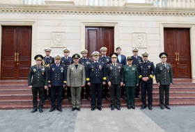 Командующий ВМС Ирана посетил в Азербайджане военный институт и воинскую часть