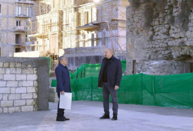 Президент Азербайджана ознакомился с ходом строительных работ в первом жилом комплексе из 23 зданий в Шуше