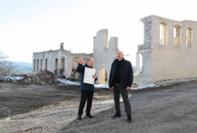Президент Азербайджана ознакомился со строительными работами на улице Карабах в Шуше