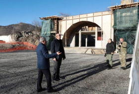 Президент ознакомился с ходом строительных работ в мечети села Дашалты Шушинского района
