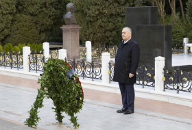 Сотрудники СГБ Азербайджана посетили Аллею почетного захоронения в честь Дня памяти великого лидера Гейдара Алиева 