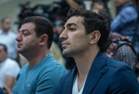 В парламенте Армении произошла словесная перепалка между Пашиняном и сыном Кочаряна