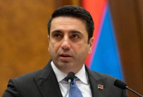 Спикер армянского парламента выступил за смену гимна и герба страны