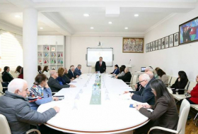 Азербайджанские ученые осудили вандализм в отношении памятника Натаван во Франции