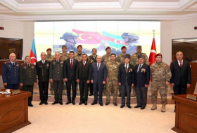 Министр национальной обороны Турции встретился с азербайджанскими ветеранами - Фото