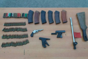 В Ханкенди обнаружено 11 гранат, 3 автомата и другое оружие