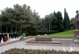 Хулуси Акар посетил Аллею почетного захоронения, Аллею шехидов и мемориал турецким воинам