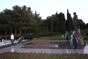 Президент ОАЭ посетил могилу общенационального лидера Гейдара Алиева