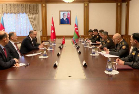 Министр обороны Азербайджана встретился с ректором Национального университета обороны Турции