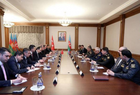 Закир Гасанов и Хулуси Акар обсудили вопросы региональной безопасности