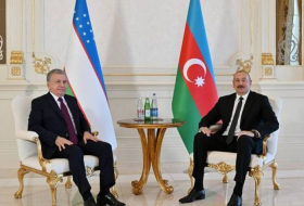 Шавкат Мирзиёев поздравил Ильхама Алиева с победой на президентских выборах