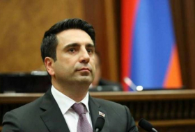 Правящая партия Армении требует отставки Симоняна