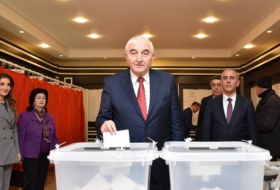 Глава ЦИК проголосовал на внеочередных президентских выборах