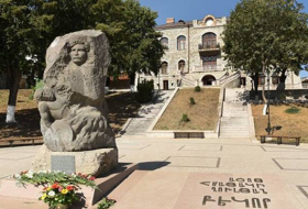 В Ханкенди снесён памятник армянскому террористу Гуляну