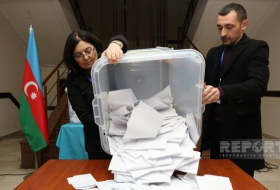 Начался подсчет бюллетеней в связи с внеочередными президентскими выборами в Азербайджане