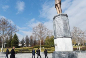 Президент Ильхам Алиев посетил памятник великому лидеру Гейдару Алиеву в Анкаре - Обновлено
