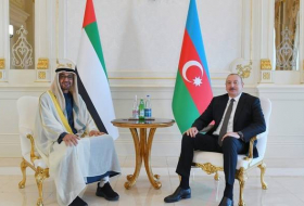 Лидер ОАЭ позвонил президенту Ильхаму Алиеву