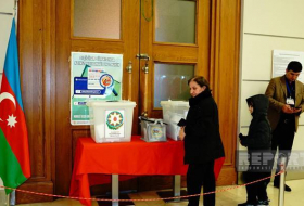 В Азербайджане завершилось голосование на внеочередных президентских выборах
