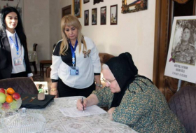 Мать шехида в Лянкяране проголосовала дома