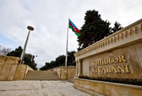 Делегация Народного Собрания Болгарии посетила Аллею шехидов в Баку