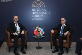Джейхун Байрамов встретился с главой Управления оборонпрома Турции