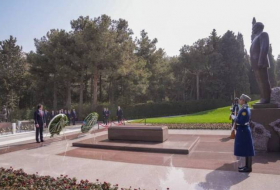 Премьер-министр Грузии посетил могилу Гейдара Алиева