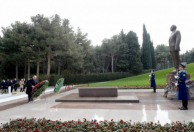 Михаил Мишустин посетил могилу великого лидера Гейдара Алиева