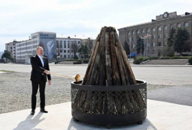 Президент Ильхам Алиев разжёг новрузовский костер в Ханкенди и поздравил азербайджанский народ по случаю праздника
