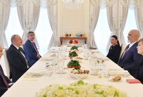 Состоялась встреча Президента Азербайджана с премьер-министром Албании в расширенном составе