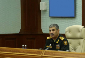 Министр обороны Азербайджана провел совещание в Центральном командном пункте