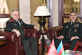 Глава Минобороны Азербайджана встретился с начальником Генштаба ВС Турции