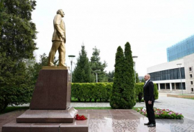 Президент посетил памятник общенациональному лидеру Гейдару Алиеву в Габале - Обновлено