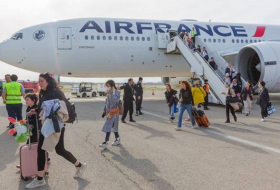 Самолет авиакомпании Air France совершил аварийную посадку в бакинском аэропорту