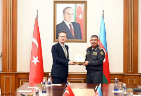 Глава Минобороны Азербайджана встретился с турецкой делегацией