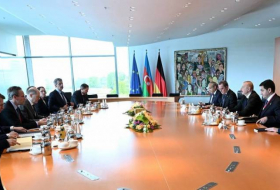 Началась встреча президента Азербайджана и канцлера Германии в расширенном составе