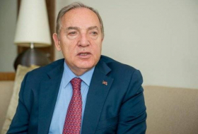 Хулуси Кылыч: Достижение соглашения между Азербайджаном и Арменией без внешнего вмешательства - важный шаг