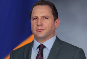 Суд оставил под арестом экс-министра обороны Армении