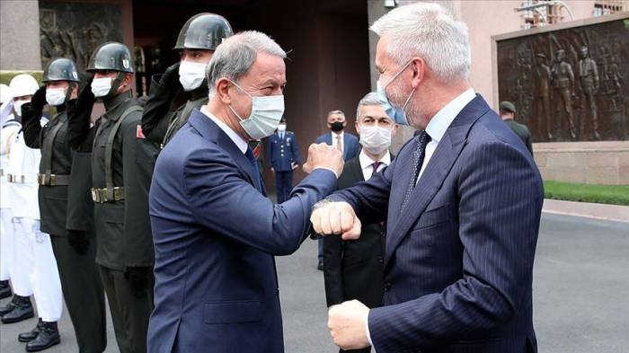 В Анкаре проходят переговоры министров обороны Турции и Италии