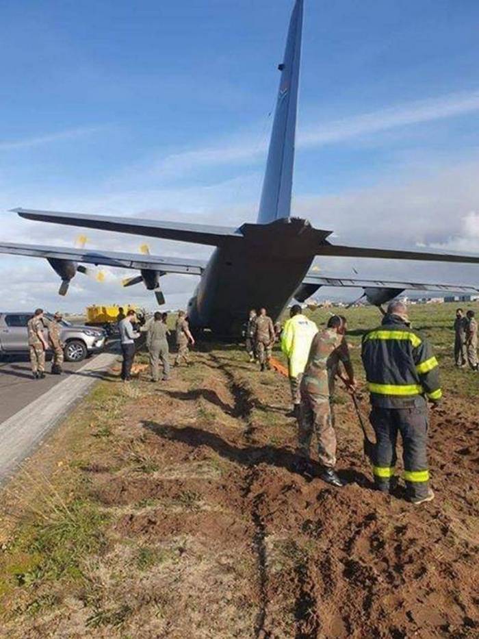Военно-транспортный самолет С-130 «Геркулес» «пропахал» грунт при посадке