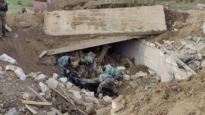 Азербайджанские артиллеристы «вырыли» братскую могилу для армянских оккупантов