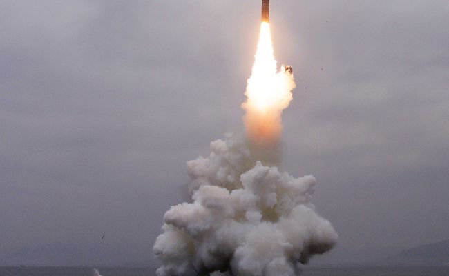 КНДР испытала баллистическую ракету подводных лодок