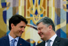 Порошенко попросил Канаду предоставлять Украине спутниковые снимки границы