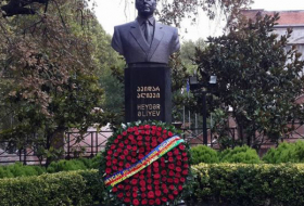 Закир Гасанов посетил памятник Гейдару Алиеву в Тбилиси

