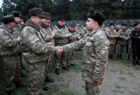 Закир Гасанов отметил Йель Чершенбеси вместе с участвующими в учениях военнослужащими (ВИДЕО)