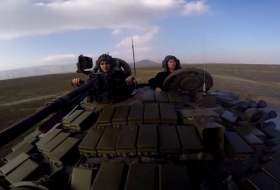 Азербайджанки-танкисты умело справляются с Т-72 (ФОТО)
