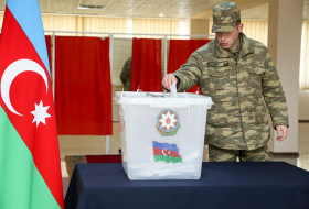 Личный состав Азербайджанской Армии участвует в голосованиях на выборах президента (ВИДЕО)