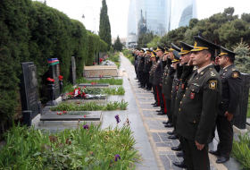 Генерал Керим Велиев почтил память Альберта Агарунова - ВИДЕО
