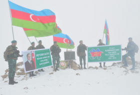 Азербайджанские пограничники взошли на пик Гейдара Алиева (ФОТО)