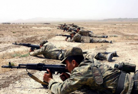 Азербайджанские курсанты упражняются в стрельбе (ФОТО/ВИДЕО)