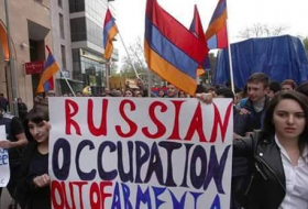 Долой 102-ю базу: в Ереване подрались сторонники и противники России